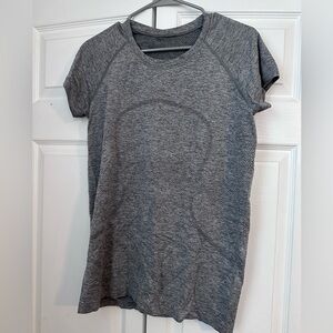 Lululemon Athletica Heathered Gray Short Sleeve Tee